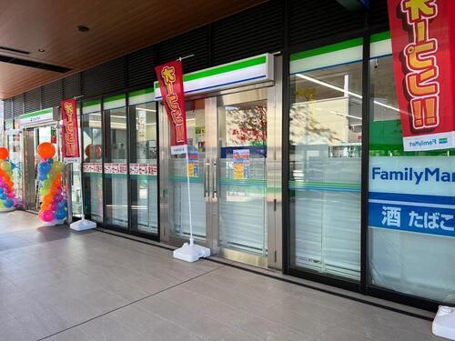 ファミリーマート十条駅西店
