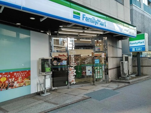 ファミリーマート新宿十二社店