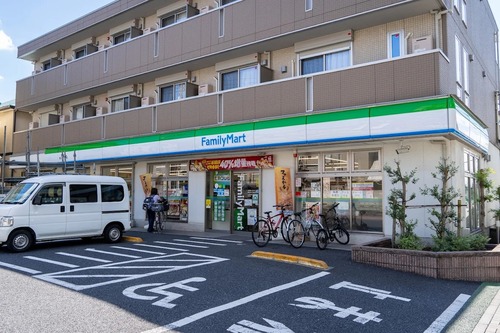 ファミリーマート豊玉北六丁目店