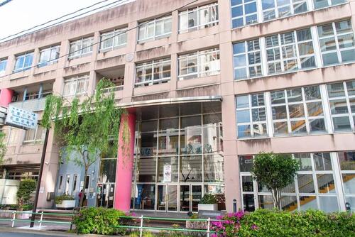 新宿区立花園小学校