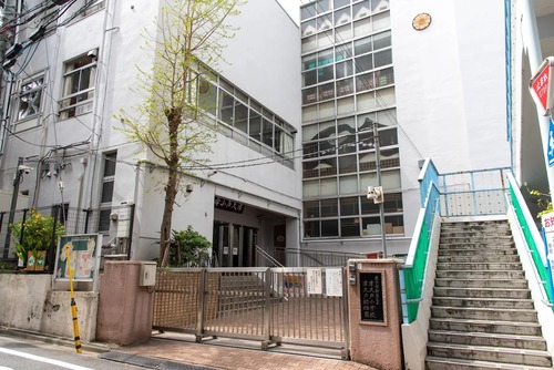 新宿区立津久戸小学校