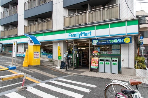 ファミリーマート牛込柳町駅前店