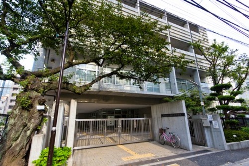 新宿区立西新宿中学校