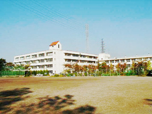 草加市立谷塚中学校