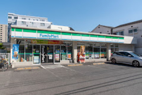 ファミリーマート町屋八丁目店