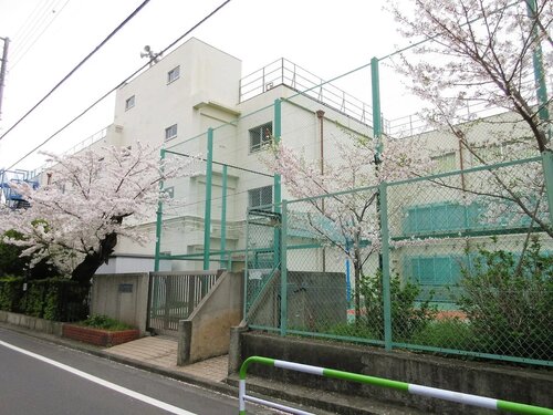 新宿区立牛込第三中学校