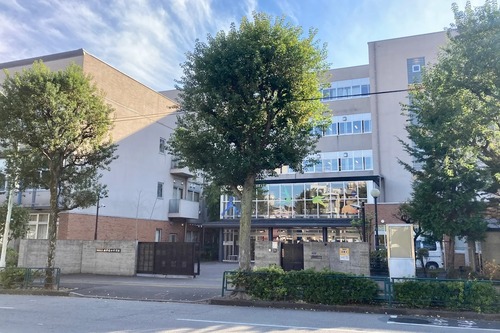 新宿区立西早稲田中学校