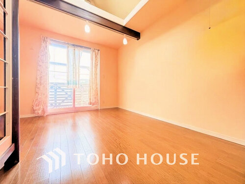 (現地には家具があります)