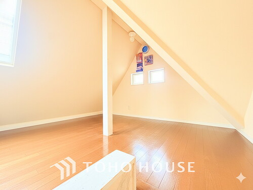 (現地には家具があります)