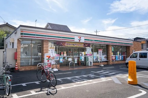 セブンイレブン足立六月3丁目店
