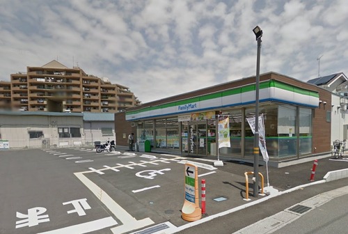 ファミリーマート草加新里町店