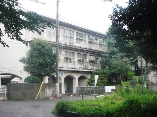 ・おもいやりを大切にします　(徳)　・いのちを大切にします　(心・体)　・まなびあいを大切にします　(知)　・つながりを大切にします　(公・開)