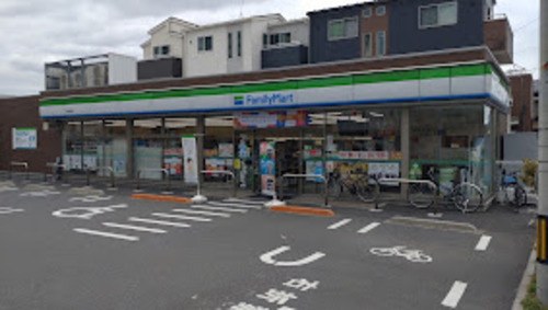 ファミリーマート草加二丁目店