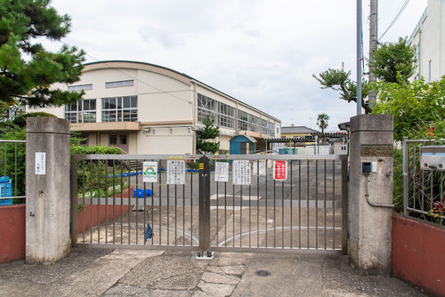 足立区立西新井第一小学校