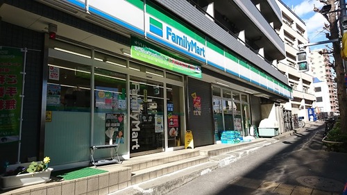ファミリーマート金井窪山手通り店