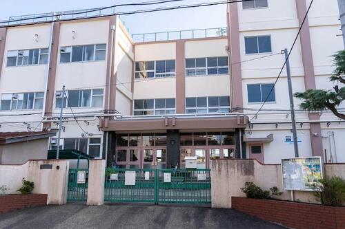 足立区立六木小学校