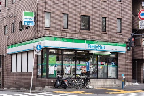 ファミリーマート小茂根二丁目店