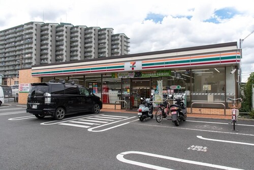 セブンイレブン足立六木1丁目店