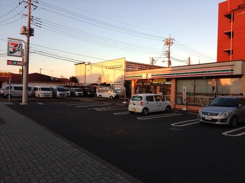セブンイレブン市川堀之内店