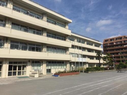 横浜市立南吉田小学校まで約452m