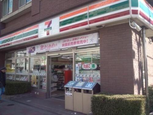 セブンイレブン白金台駅前店まで約136m