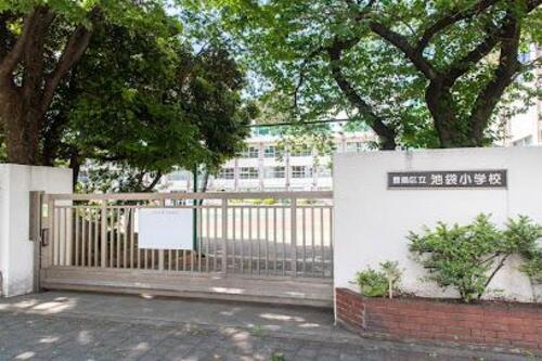 豊島区立池袋小学校まで約450m