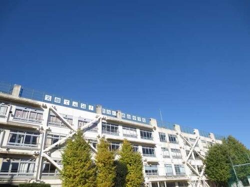 渋谷区立鉢山中学校まで約700m