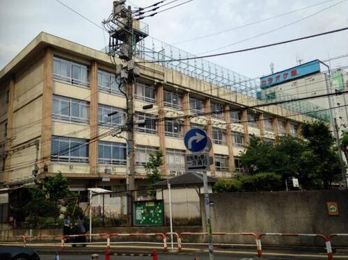 新宿区立戸塚第二小学校まで約593m