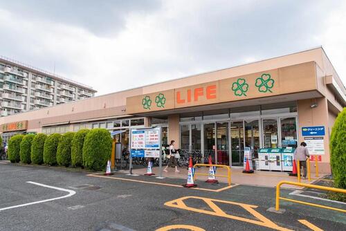 ライフ前野町店
