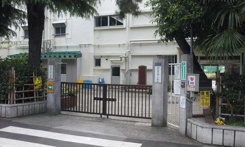 新宿区立落合第一小学校まで約521m