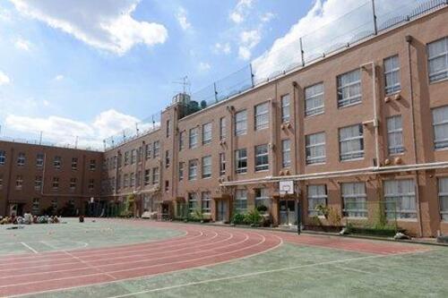 新宿区立早稲田小学校まで約658m