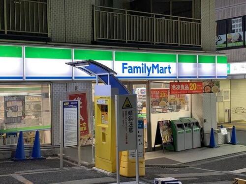 ファミリーマート牛込柳町駅前店まで約340m