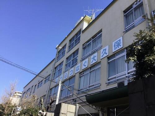 新宿区立大久保小学校まで約240m