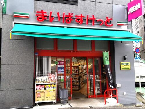 まいばすけっと新宿外苑西通り店まで約64m