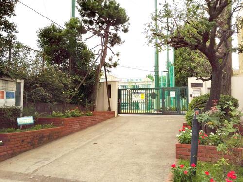 渋谷区立松濤中学校まで約1600m