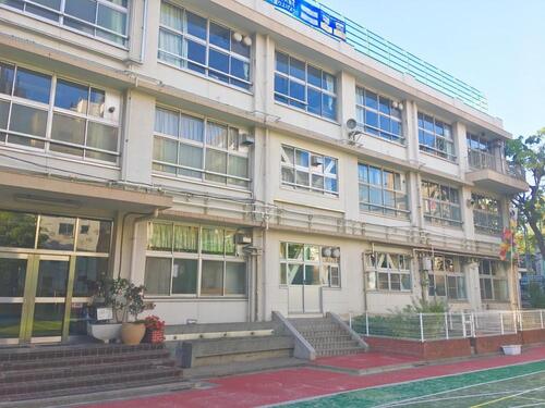 渋谷区立臨川小学校まで約750m