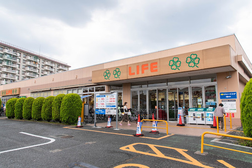 ライフ前野町店