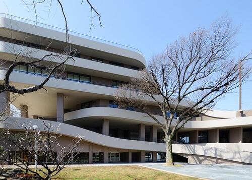 港区立小中一貫教育校白金の丘学園白金の丘中学校まで約606m