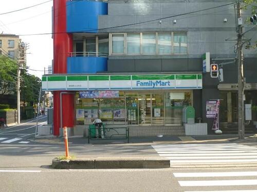 ファミリーマート新宿新小川町店