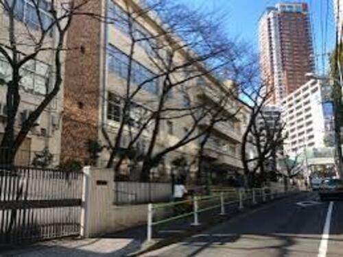 港区立南山小学校まで約600m