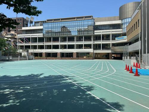 千代田区立麹町小学校まで約304m