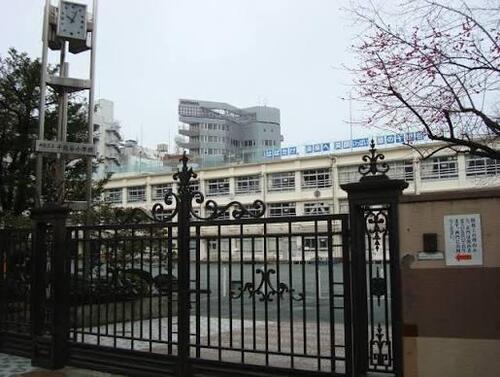 渋谷区立千駄谷小学校まで約289m