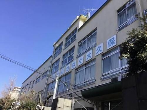 新宿区立大久保小学校まで約576m