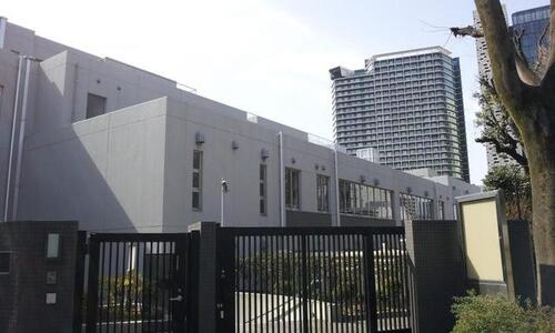 新宿区立新宿中学校まで約521m