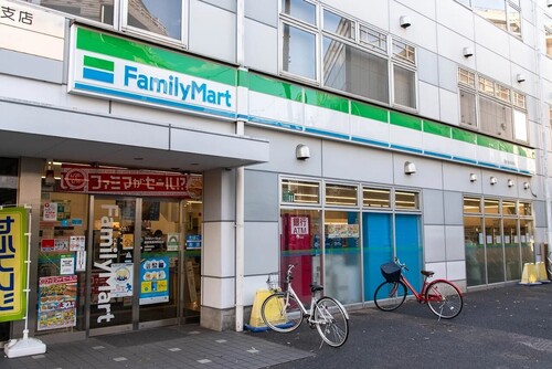 ファミリーマート西武東長崎駅前店