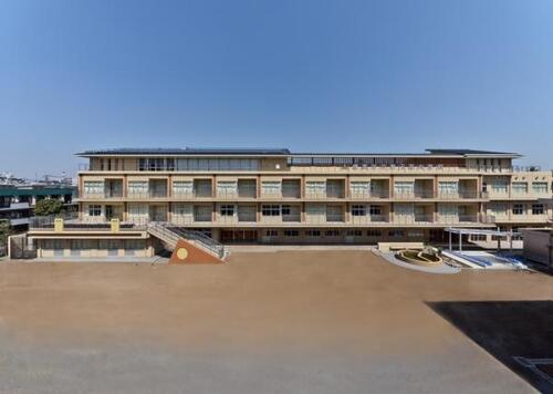 練馬区立豊玉南小学校まで約758m