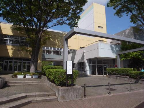 杉並区立杉並第十小学校まで約704m