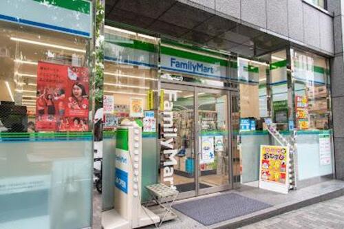 ファミリーマート西麻布三丁目店まで約212m