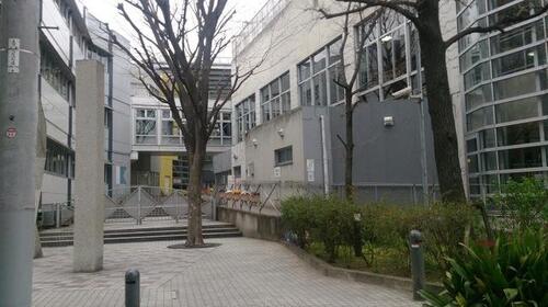 新宿区立落合中学校まで約826m