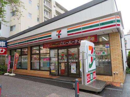 セブンイレブン横浜本牧原店まで約236m